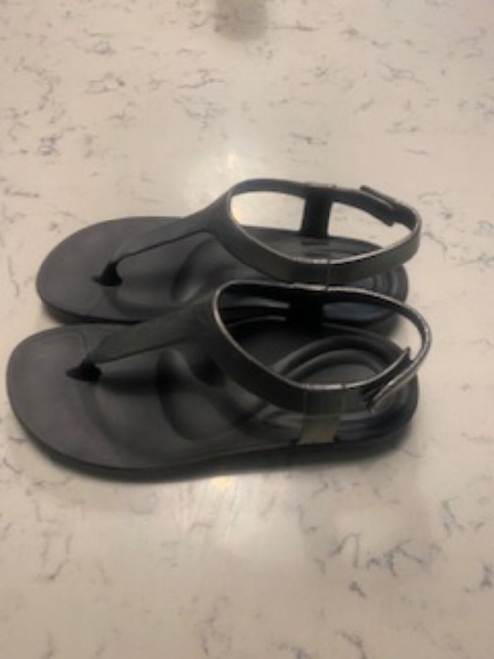 Aetrex water friendly dark gray metallic sandals size 10